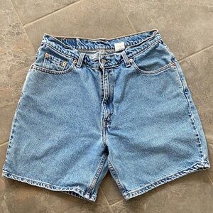 Vintage Levi’s 1998 Blue Denim Shorts 28” waist